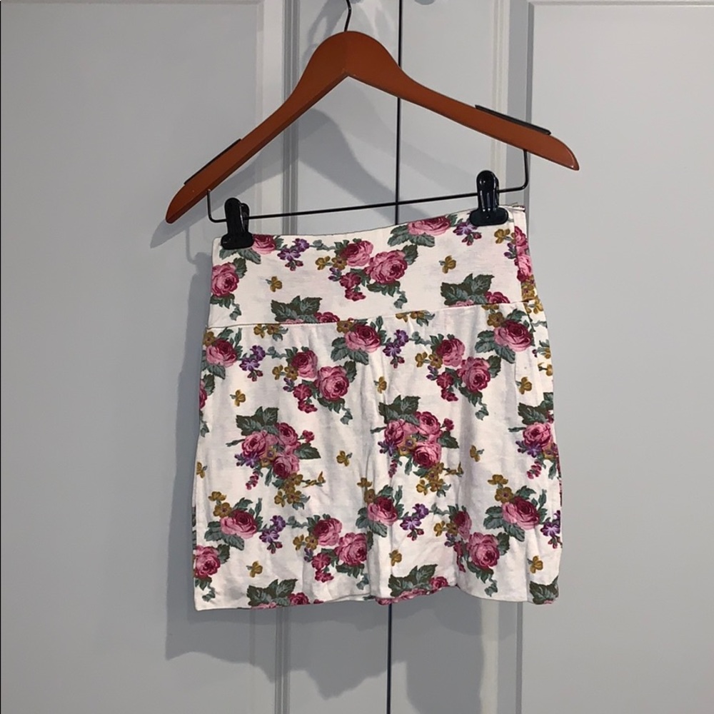 First Look floral mini skirt $5 with bundle